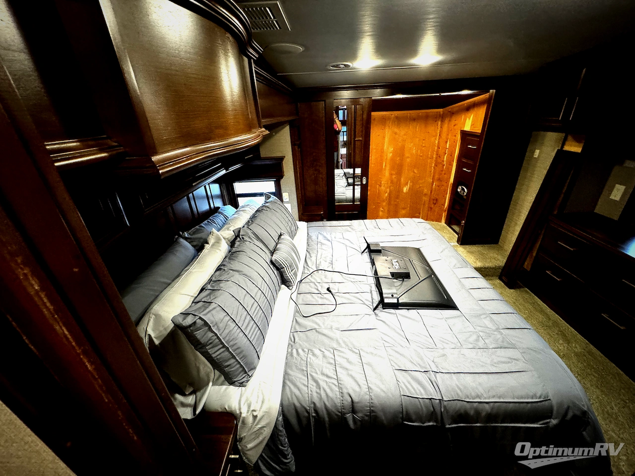 2019 DRV Luxury Suites Mobile Suites 40KSSB4 Photo 20