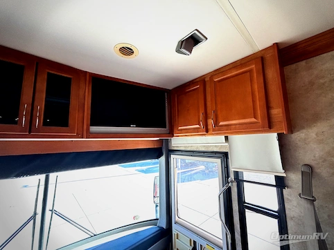 2008 Gulf Stream Tour Master T40B RV Photo 2