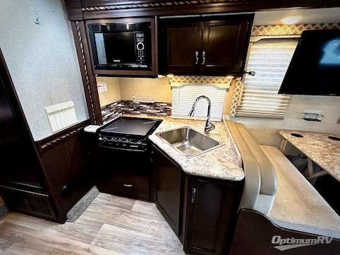 2018 Thor FREEDOM ELITE 29FE RV Photo 2