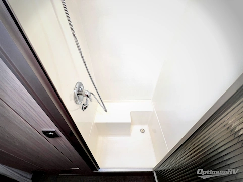 2021 Airstream Globetrotter 27FB RV Photo 4