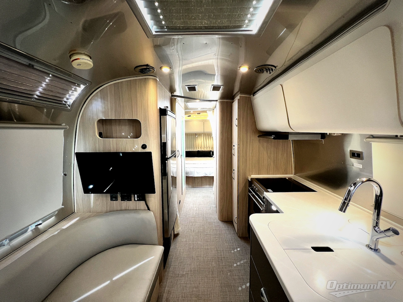 2021 Airstream Globetrotter 27FB Photo 5