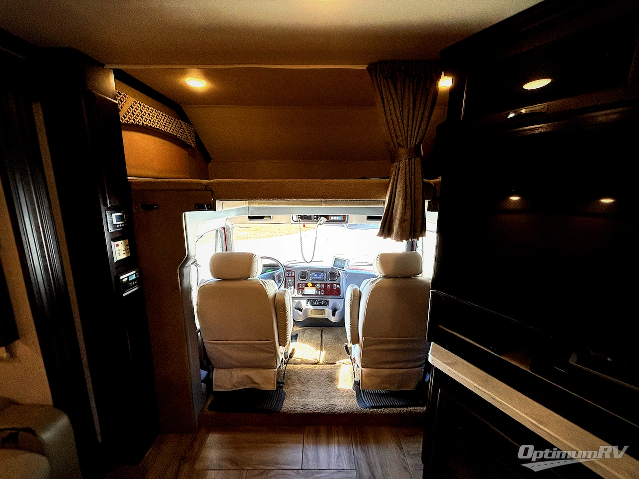 2018 Dynamax DX3 37BH Photo 10