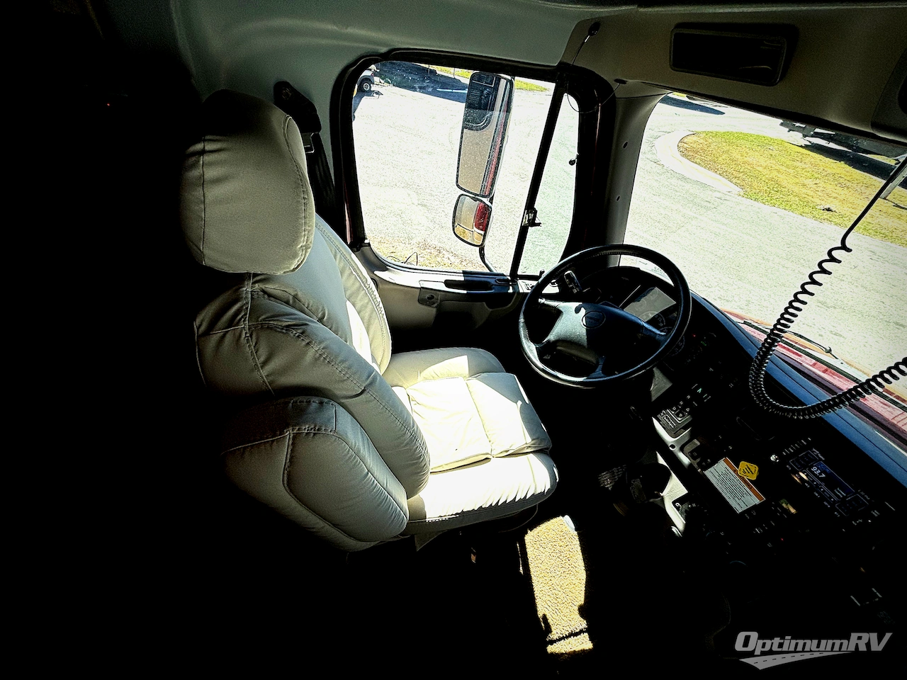 2018 Dynamax DX3 37BH Photo 7