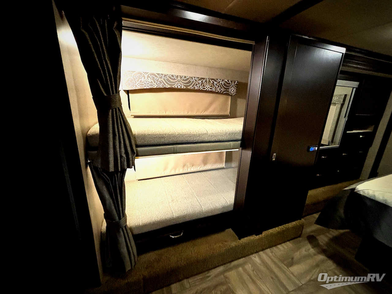 2018 Dynamax DX3 37BH Photo 18