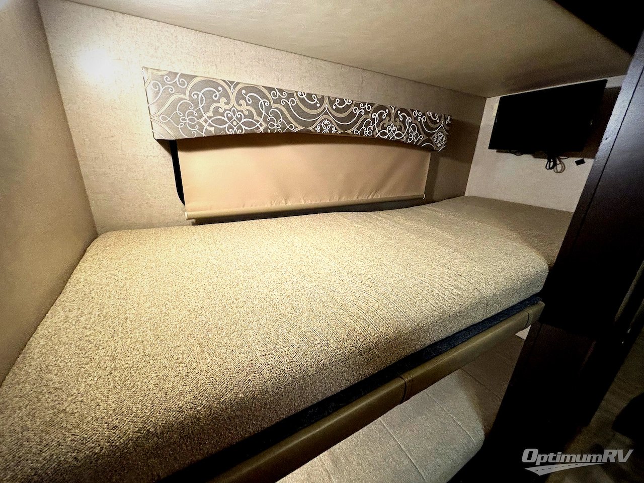 2018 Dynamax DX3 37BH Photo 19