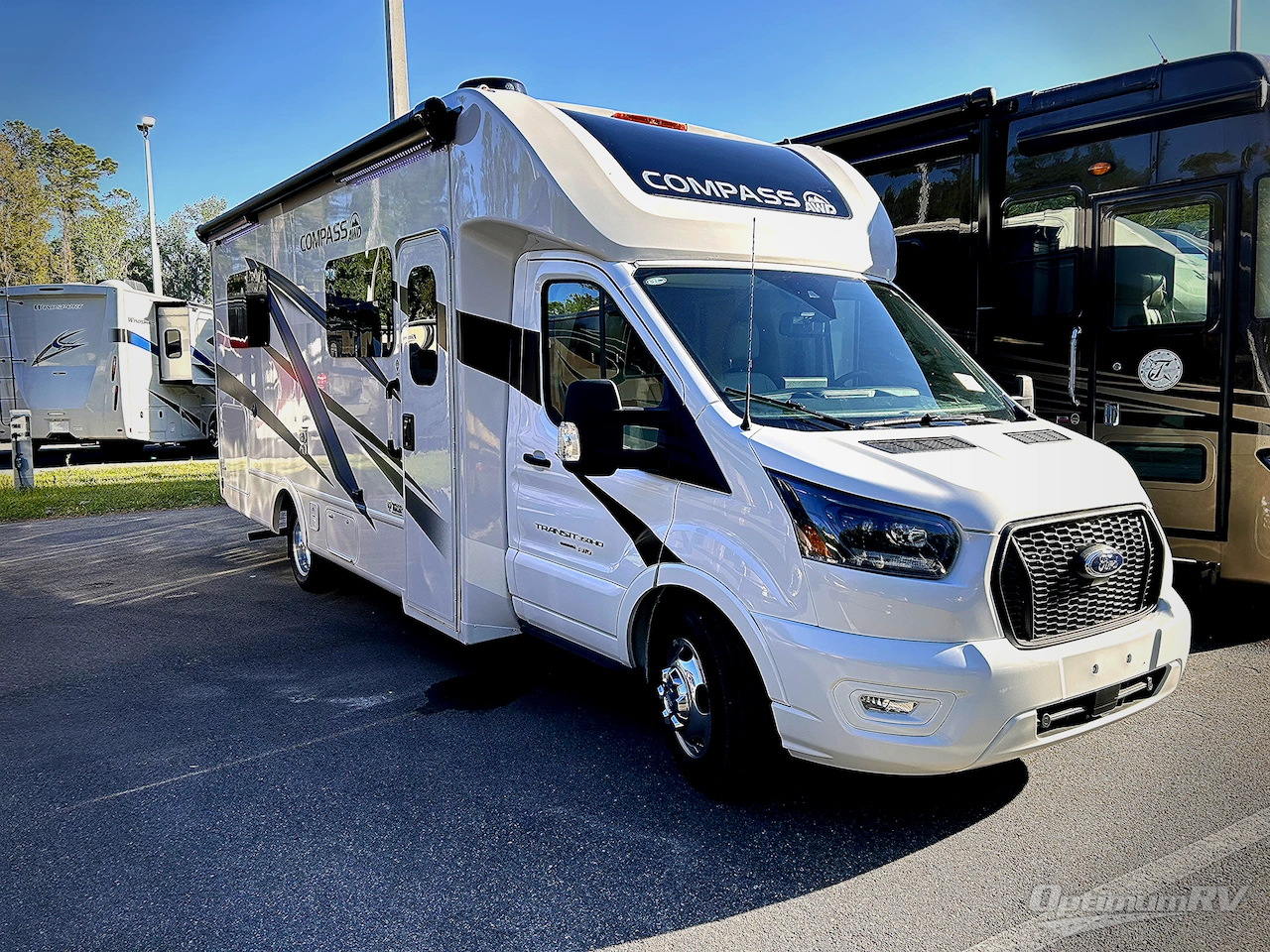 2024 Thor Compass AWD 24KB Photo 1