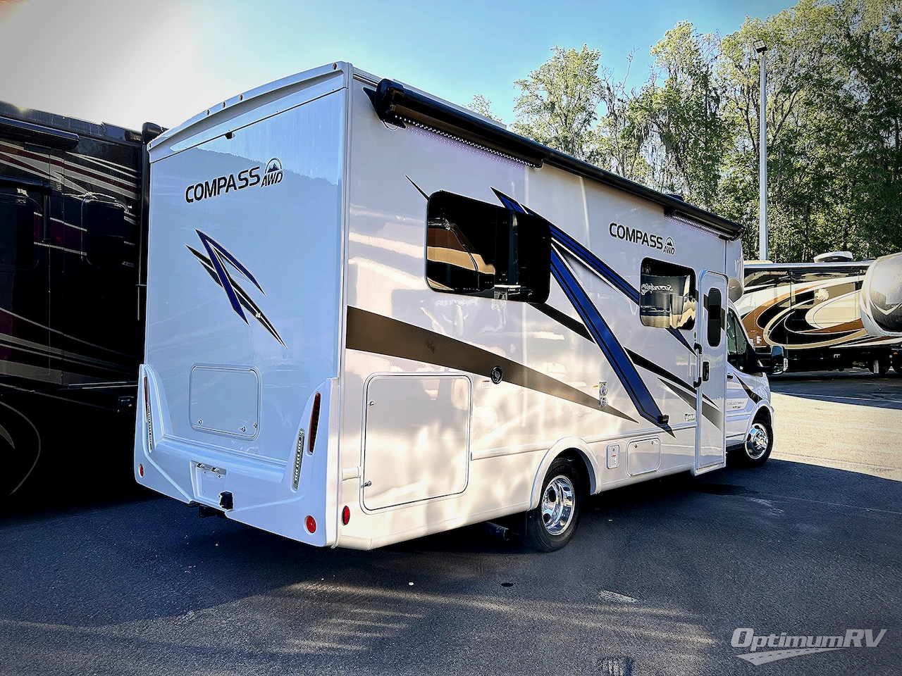 2024 Thor Compass AWD 24KB Photo 2