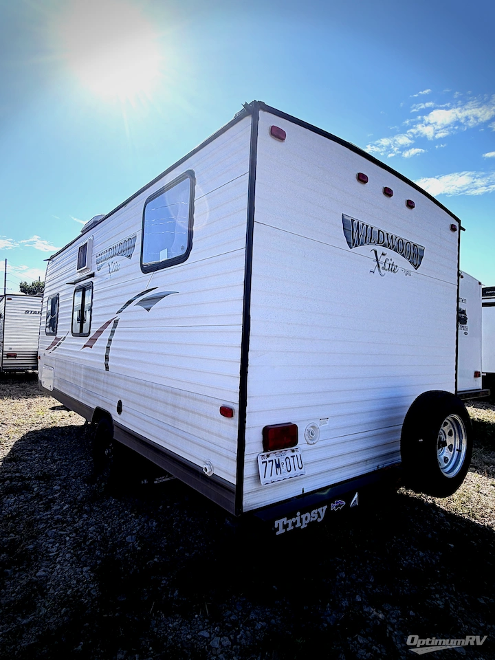 2018 Forest River Wildwood X-Lite 230BHXL Photo 3
