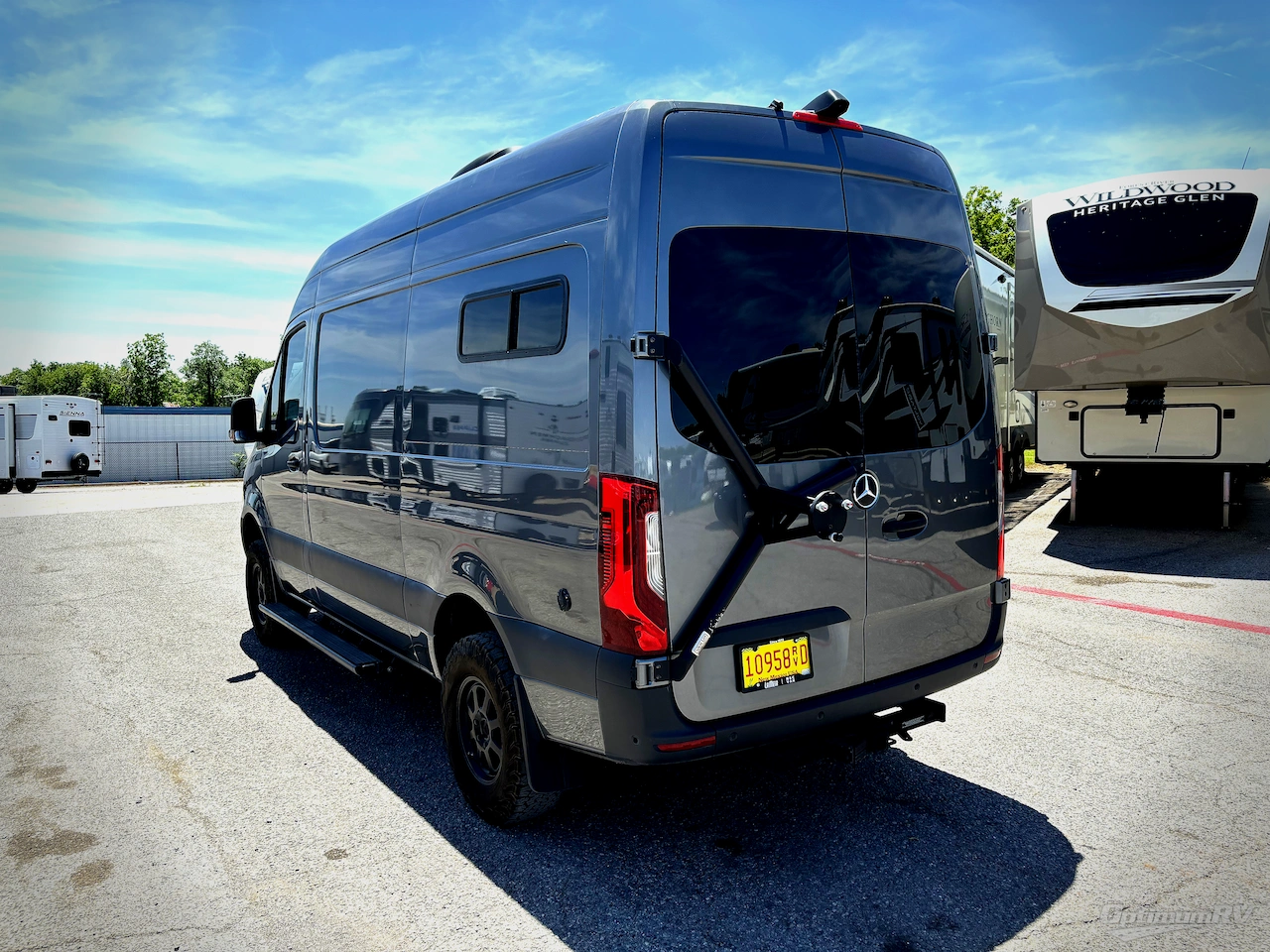 2023 Winnebago Adventure Wagon 70SE Photo 3