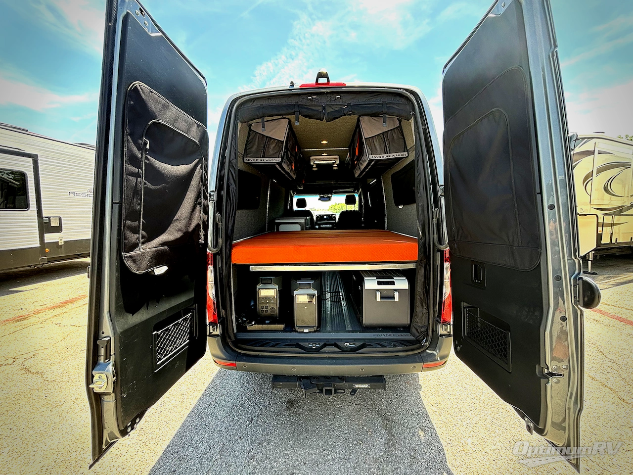 2023 Winnebago Adventure Wagon 70SE Photo 7