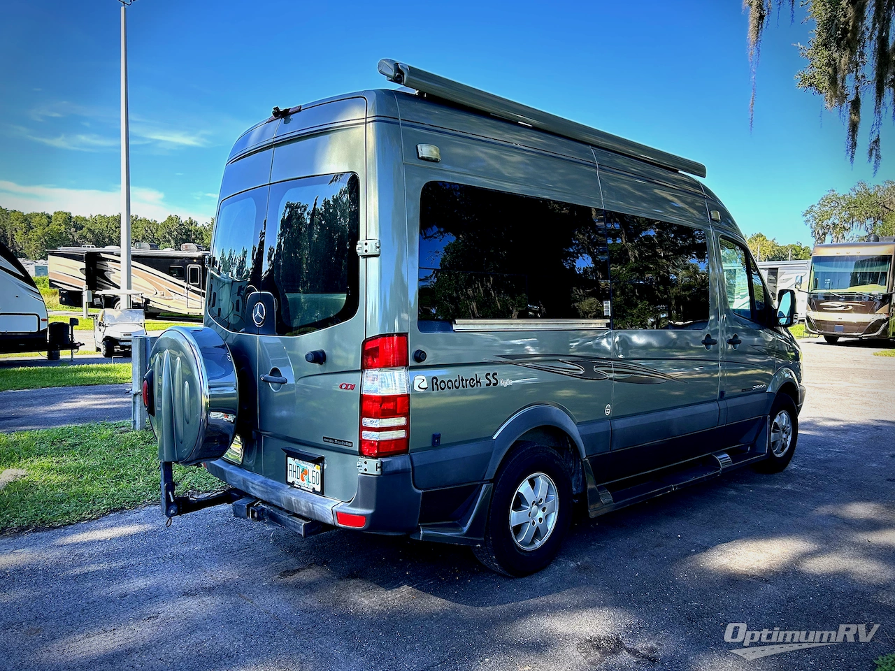 2011 Roadtrek Agile SS Photo 2