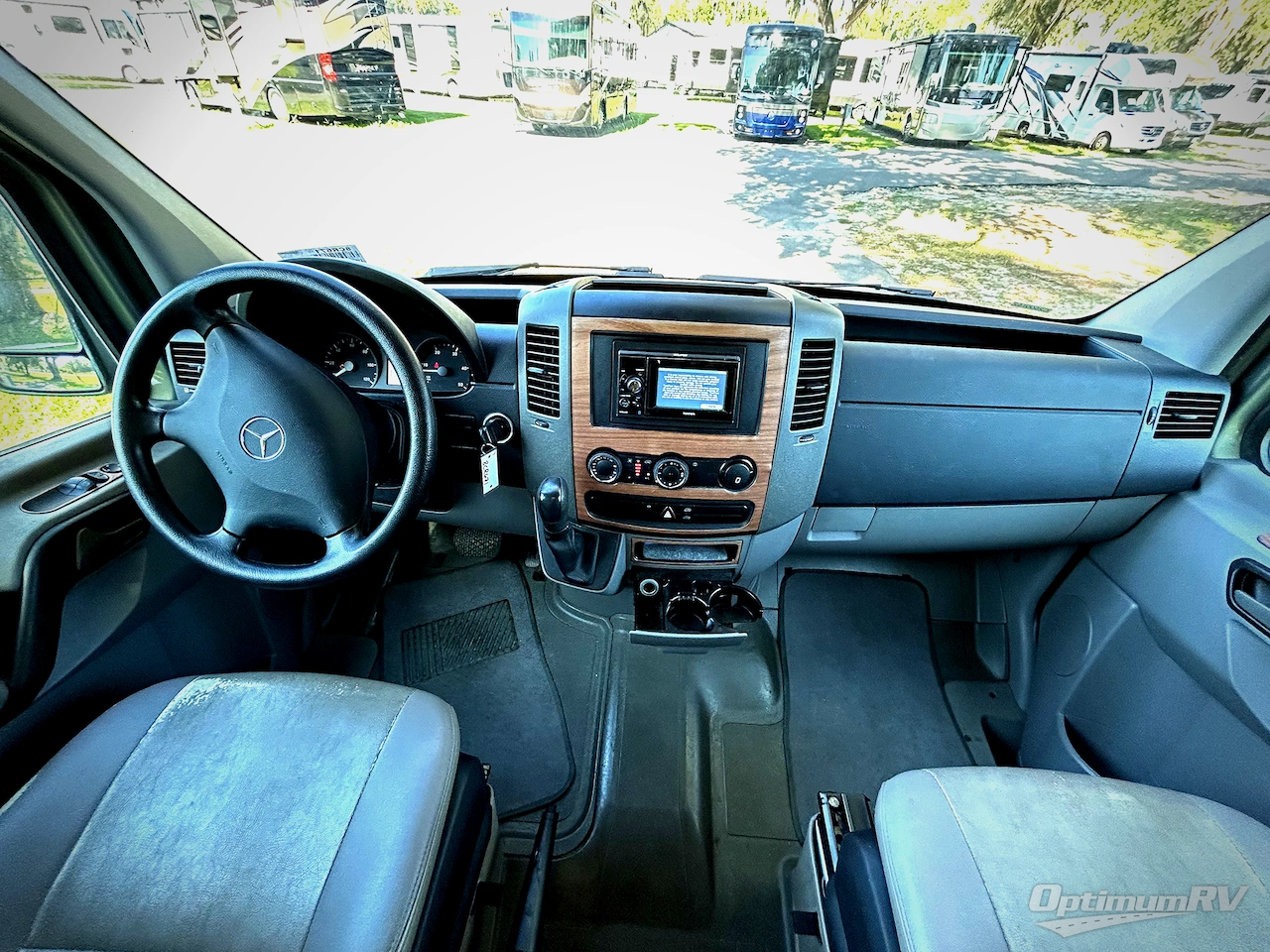 2011 Roadtrek Agile SS Photo 8