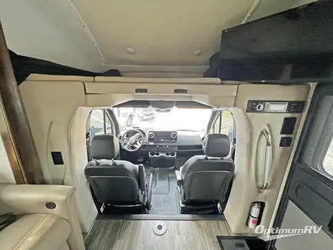 2021 Tiffin Wayfarer 25 LW RV Photo 2