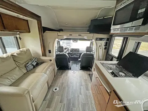 2021 Tiffin Wayfarer 25 LW RV Photo 3