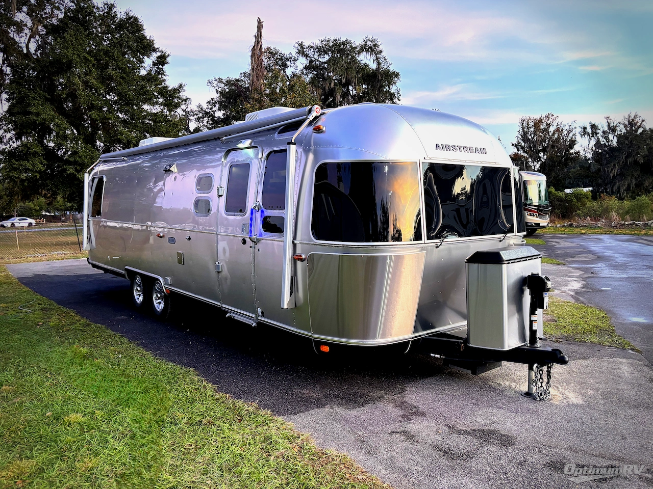 2023 Airstream Classic 30RB Photo 1