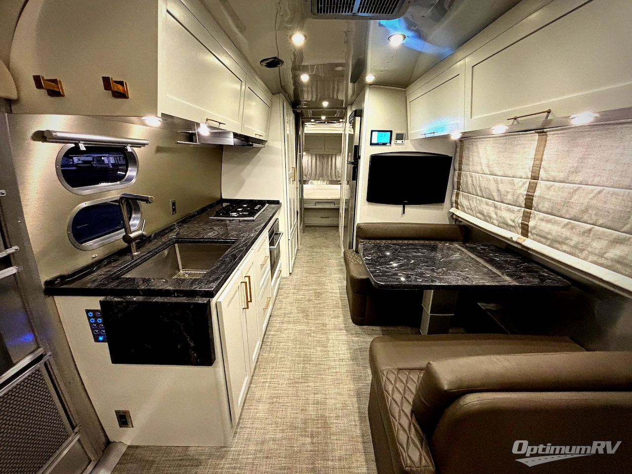 2023 Airstream Classic 30RB Photo 4