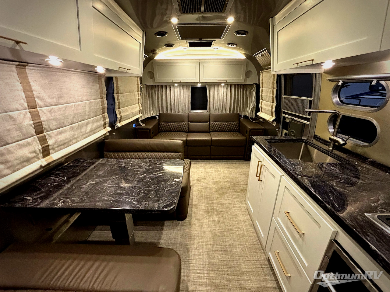 2023 Airstream Classic 30RB Photo 5