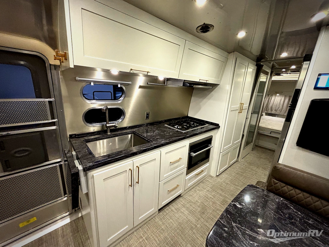 2023 Airstream Classic 30RB Photo 6