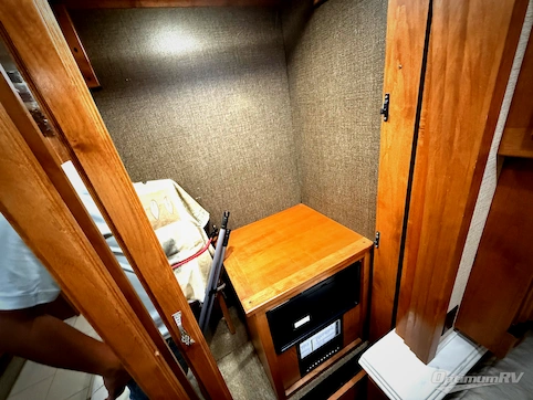 2016 Tiffin Phaeton 36GH RV Photo 4