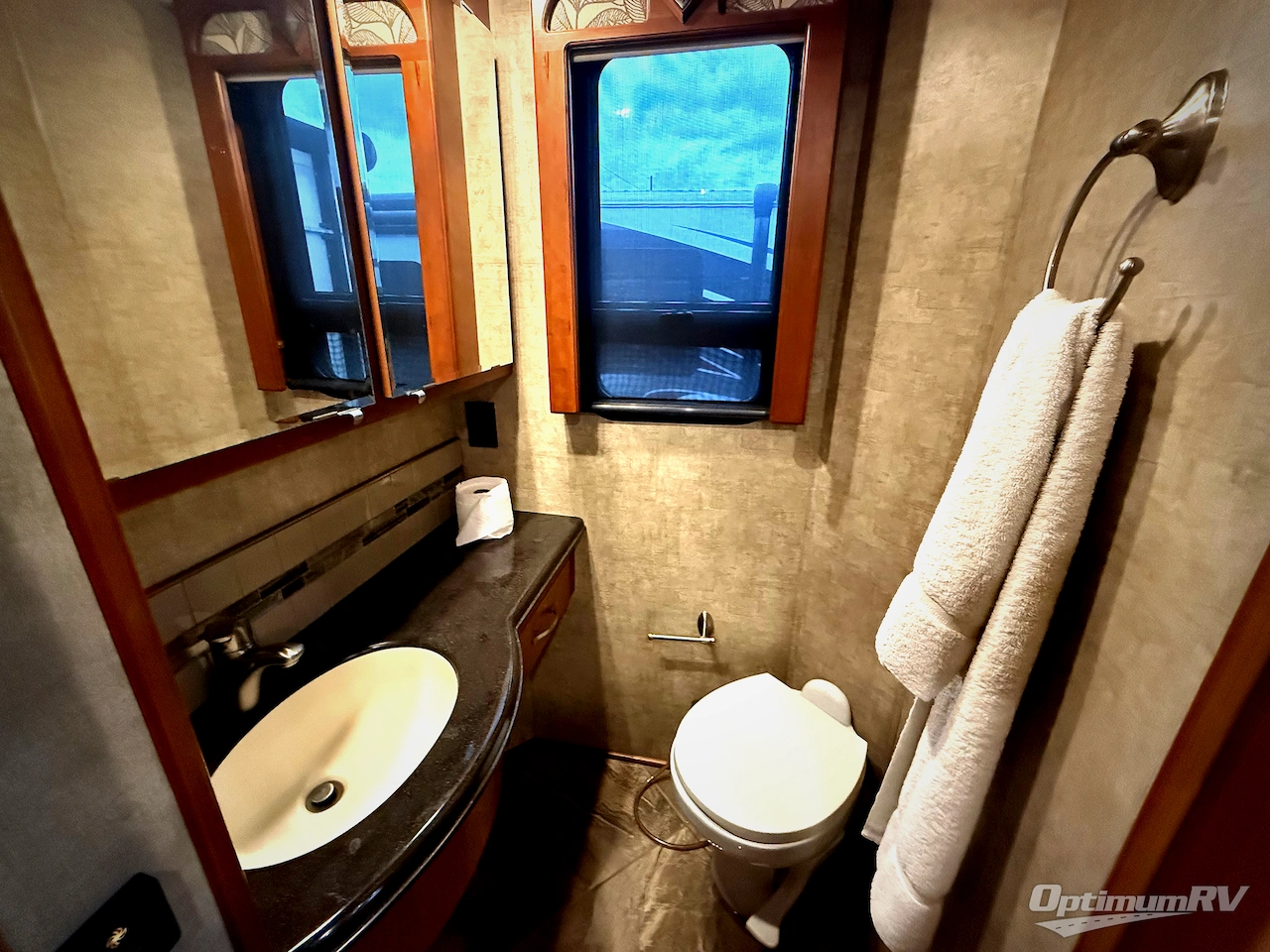 2016 Winnebago Journey 40R Photo 11