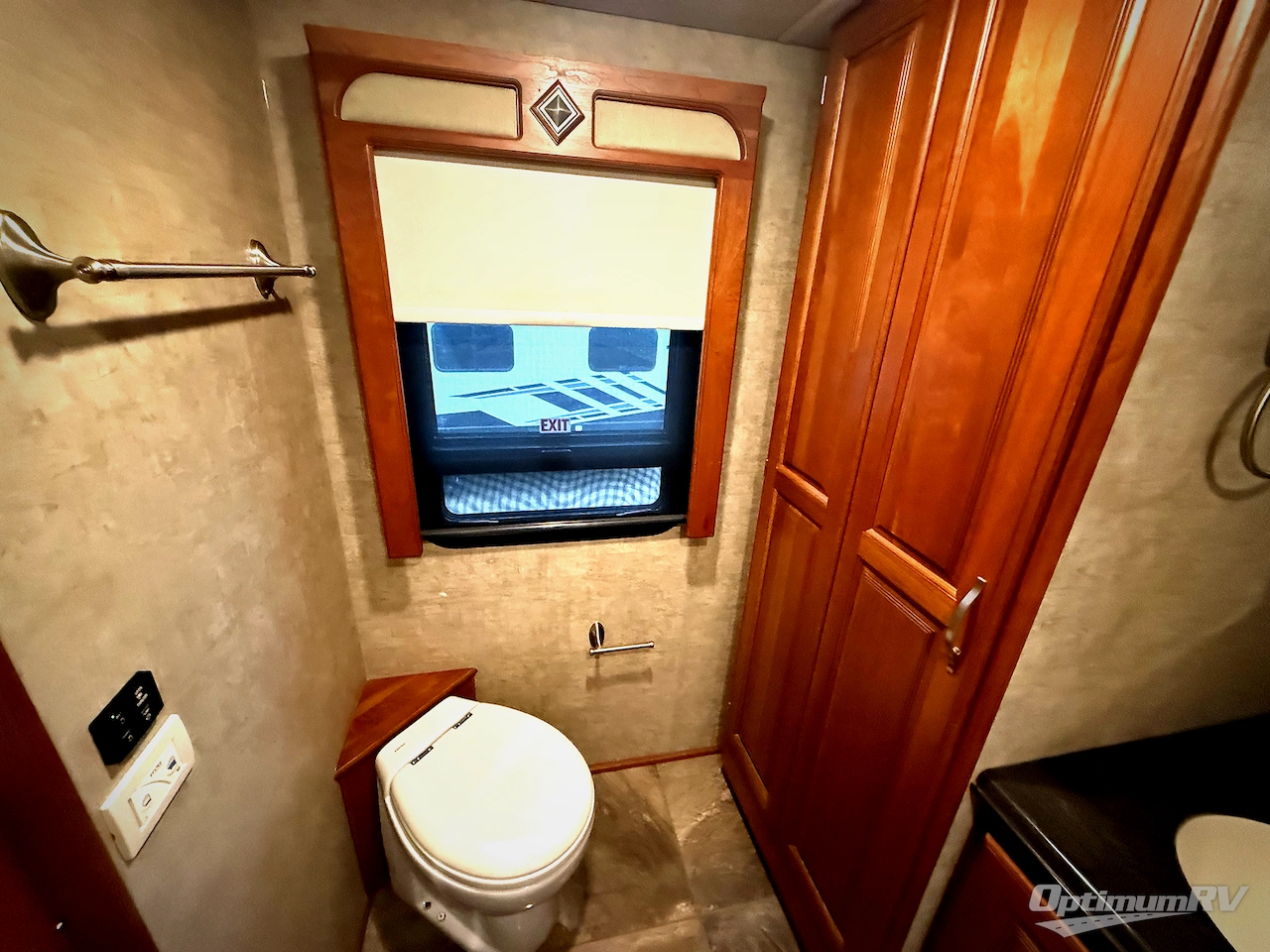 2016 Winnebago Journey 40R Photo 17