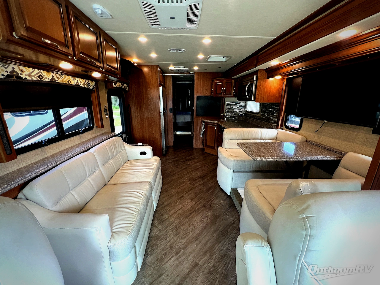2017 Fleetwood Pace Arrow 35E Photo 4