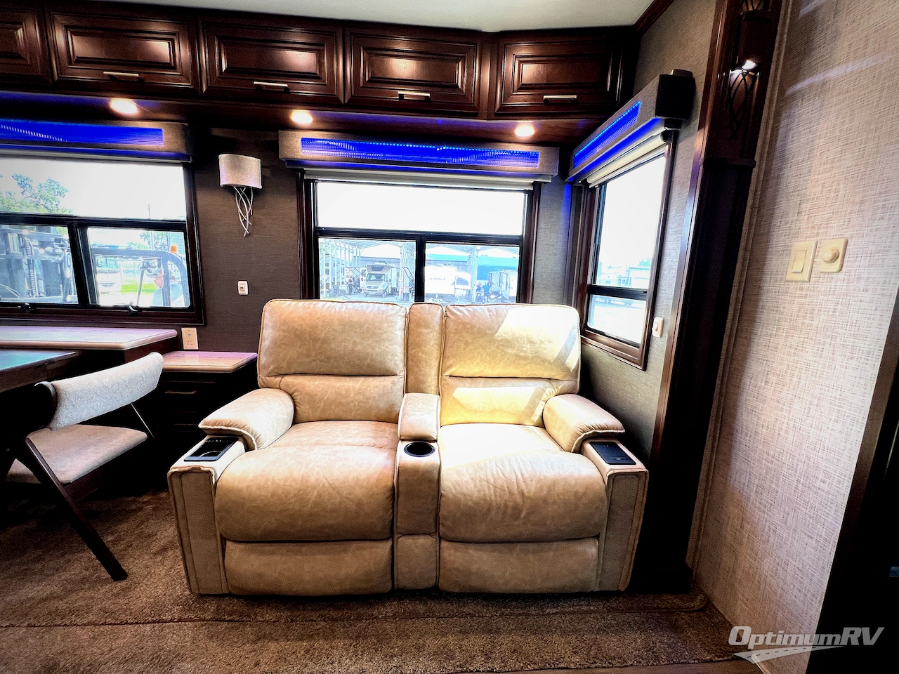 2019 DRV Luxury Suites FullHouse JX450 Photo 7