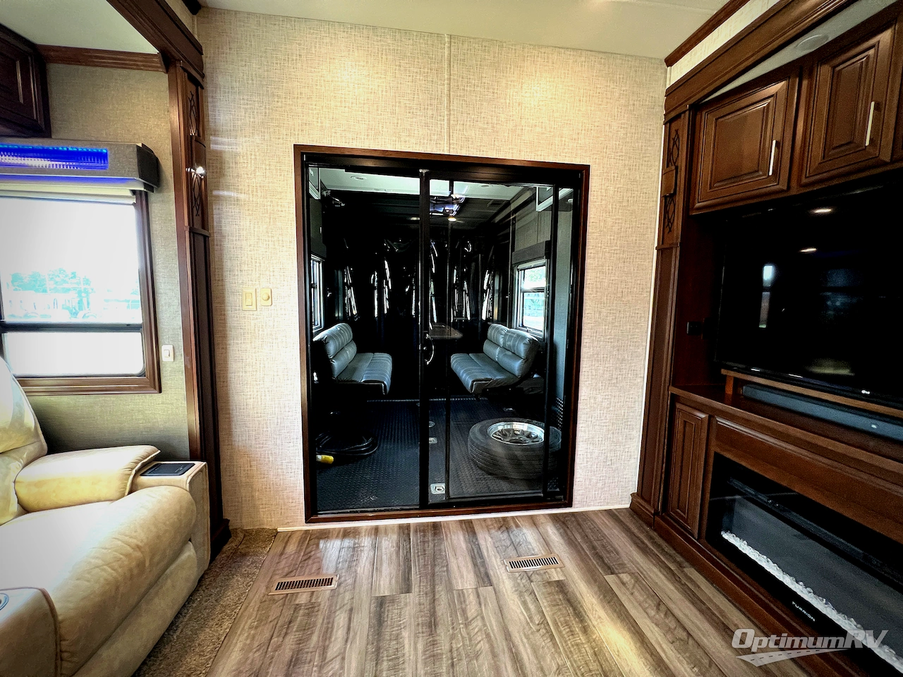 2019 DRV Luxury Suites FullHouse JX450 Photo 15