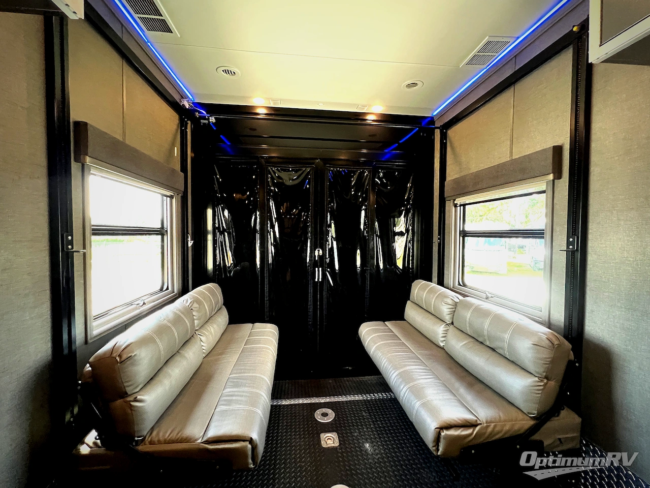 2019 DRV Luxury Suites FullHouse JX450 Photo 16