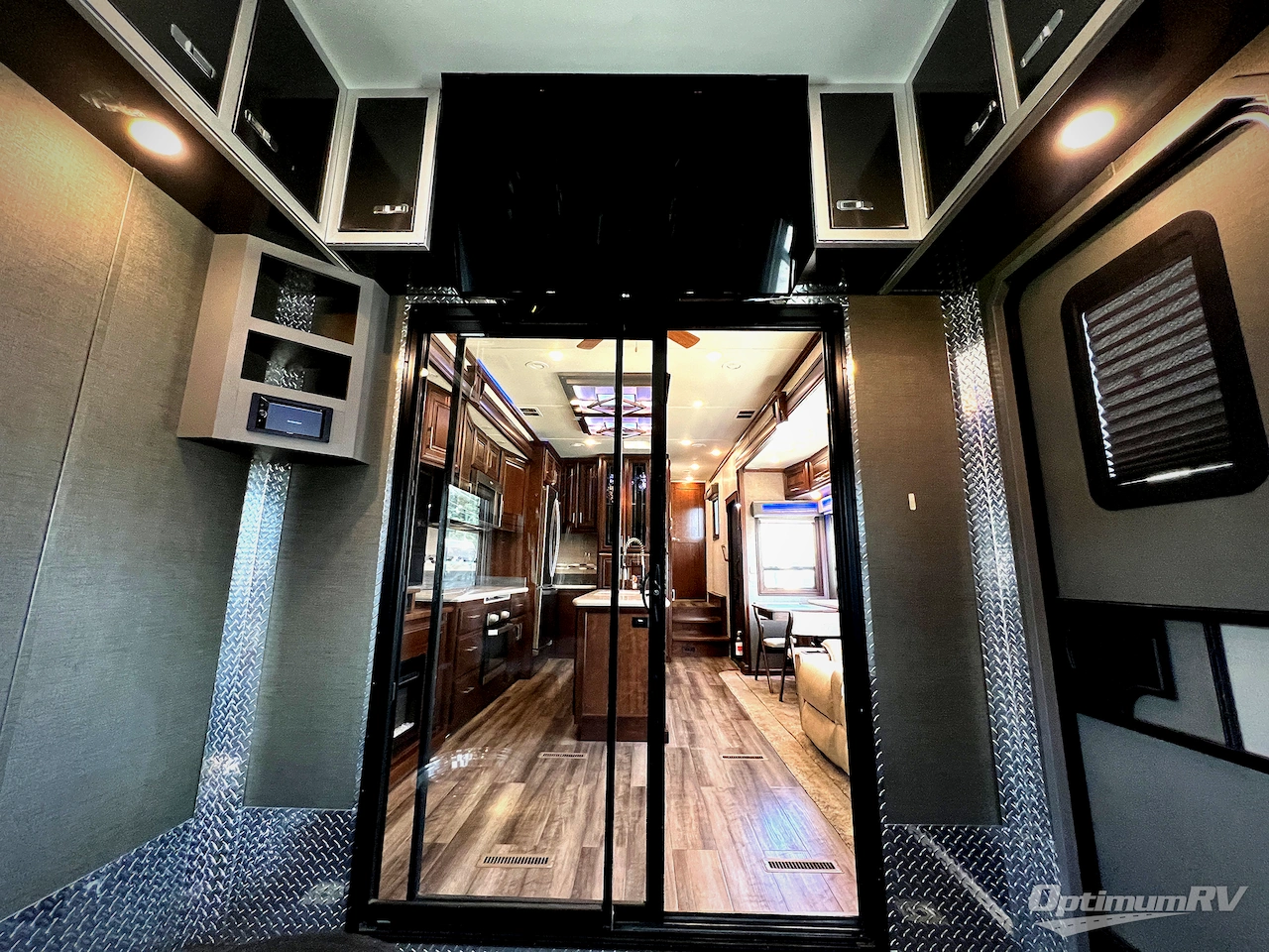 2019 DRV Luxury Suites FullHouse JX450 Photo 17