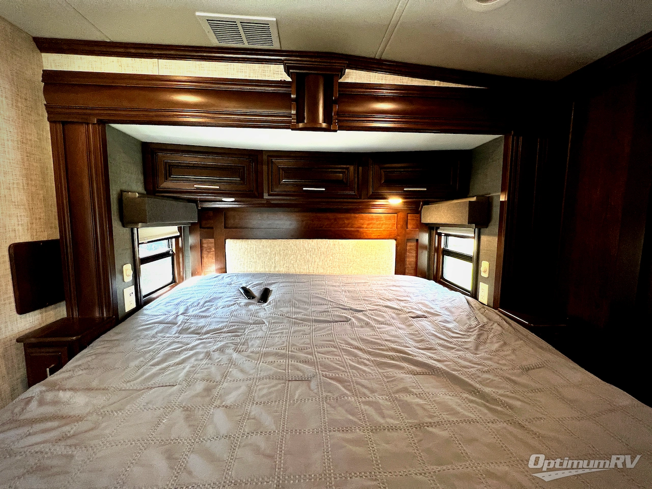 2019 DRV Luxury Suites FullHouse JX450 Photo 22