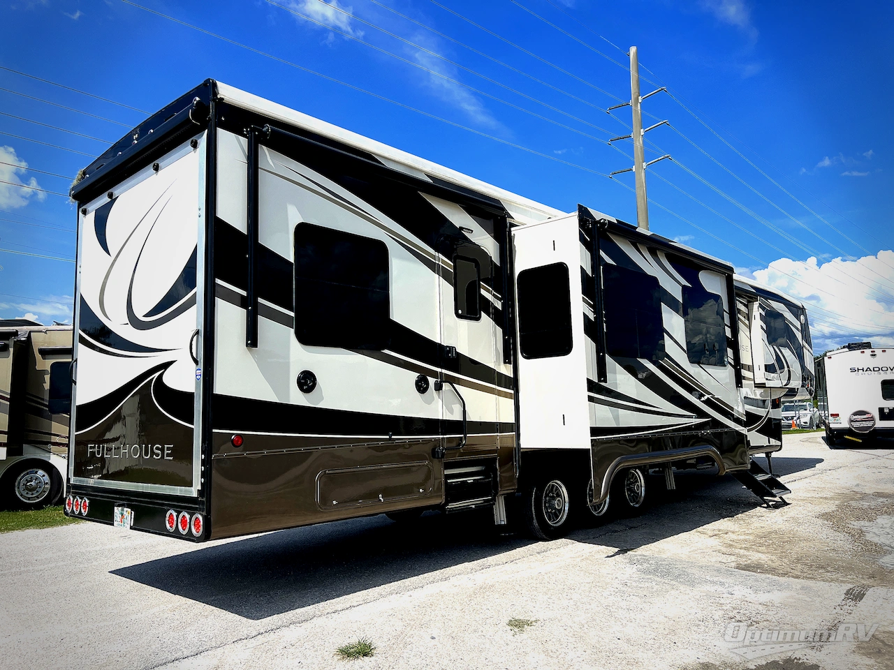 2019 DRV Luxury Suites FullHouse JX450 Photo 3
