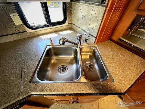 2007 Tiffin Phaeton 40 QSH RV Photo 3