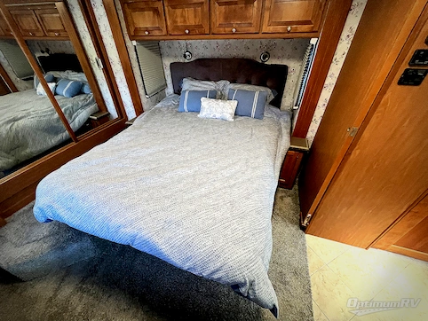 2007 Tiffin Phaeton 40 QSH RV Photo 4