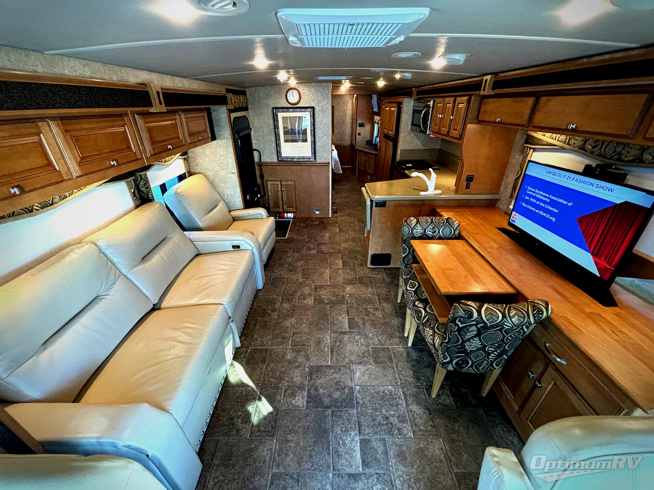 2014 Winnebago Sightseer 33C Photo 6