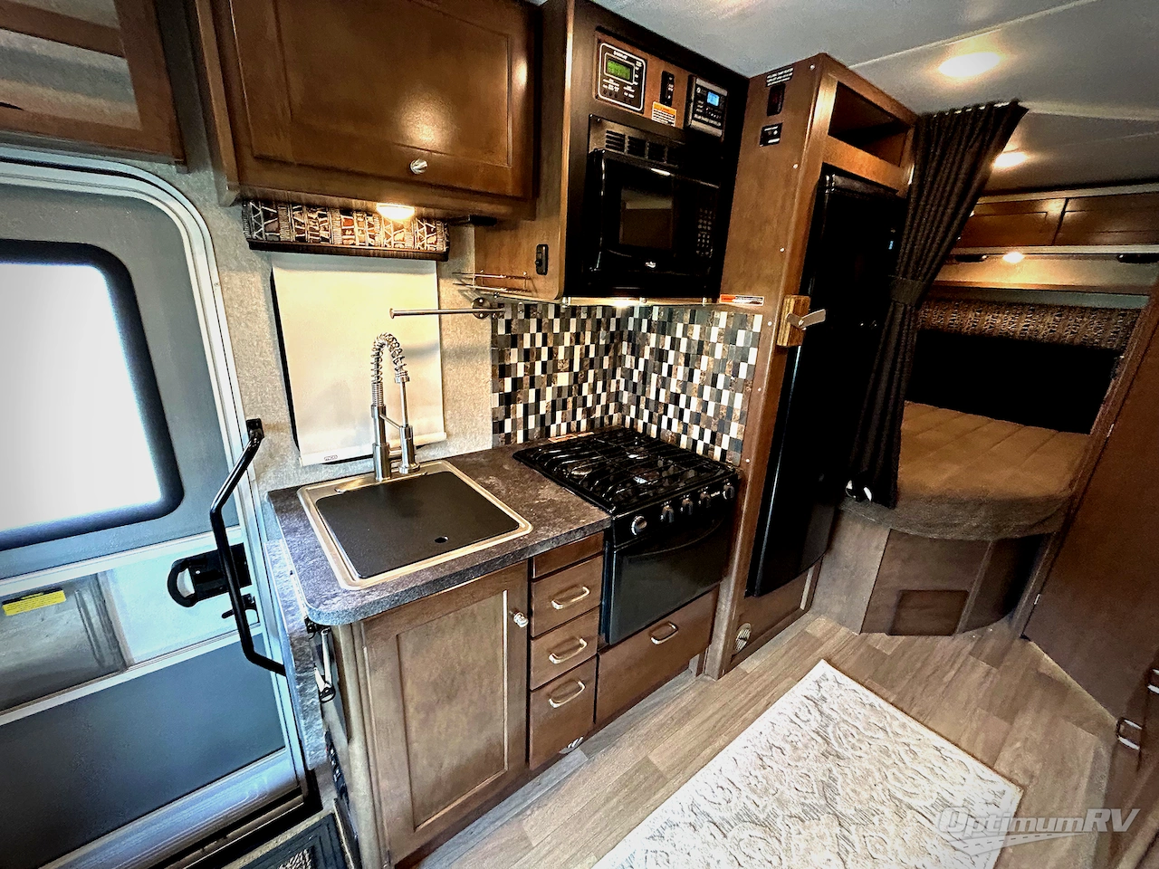 2018 Winnebago Fuse 23T Photo 8