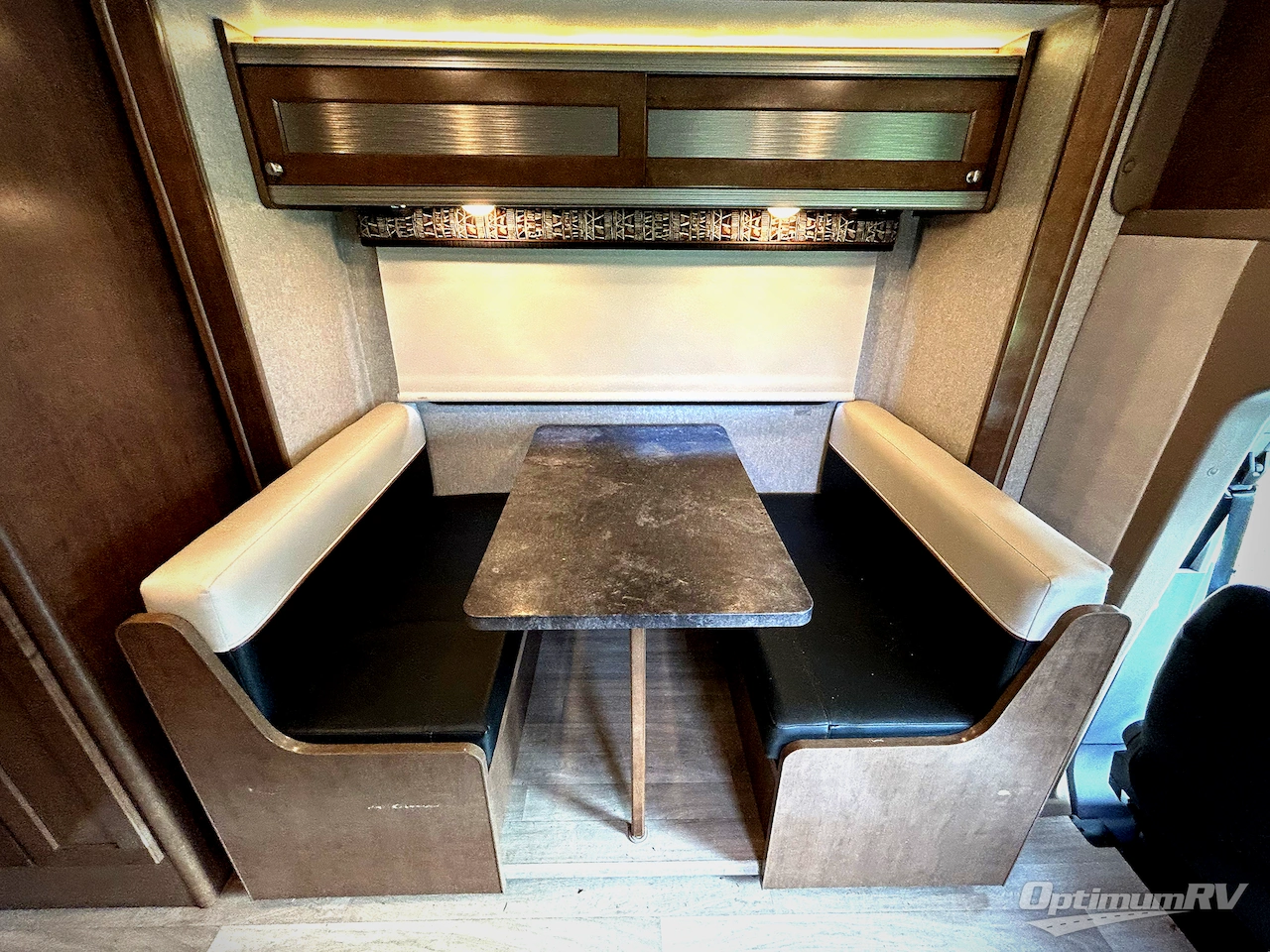 2018 Winnebago Fuse 23T Photo 9