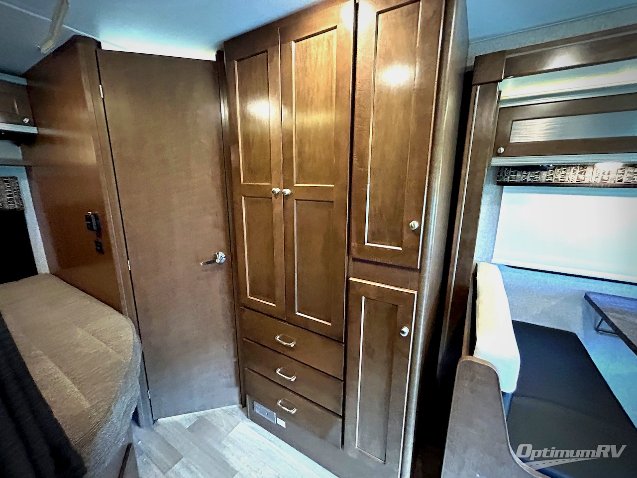 2018 Winnebago Fuse 23T Photo 10