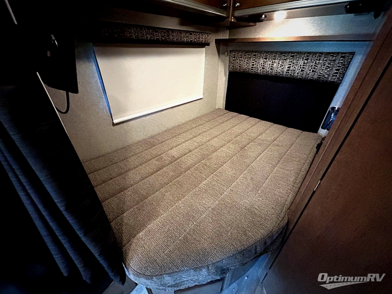2018 Winnebago Fuse 23T Photo 11
