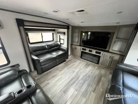 2022 Coachmen Chaparral 334FL RV Photo 3