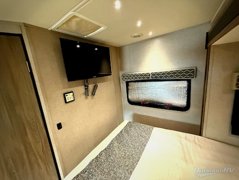 2018 Dynamax isata 3 24FW RV Photo 4