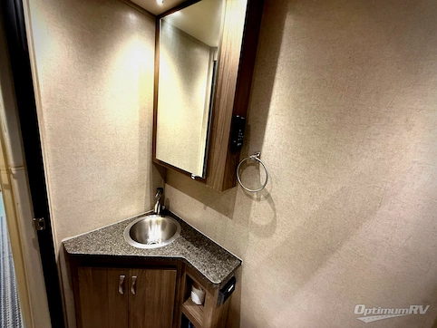 2018 Dynamax isata 3 24FW RV Photo 4