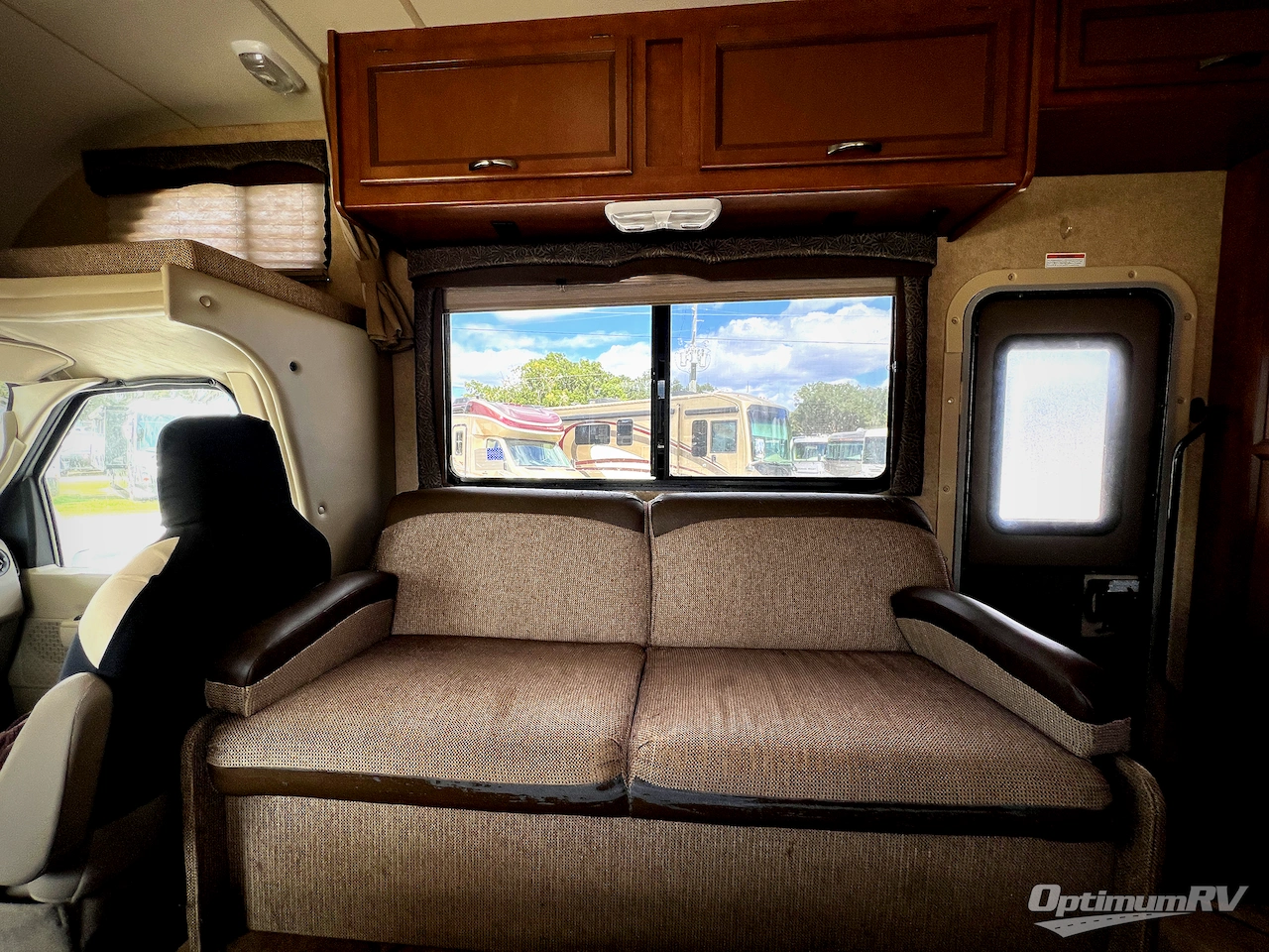 2014 Thor Chateau 26A Photo 8