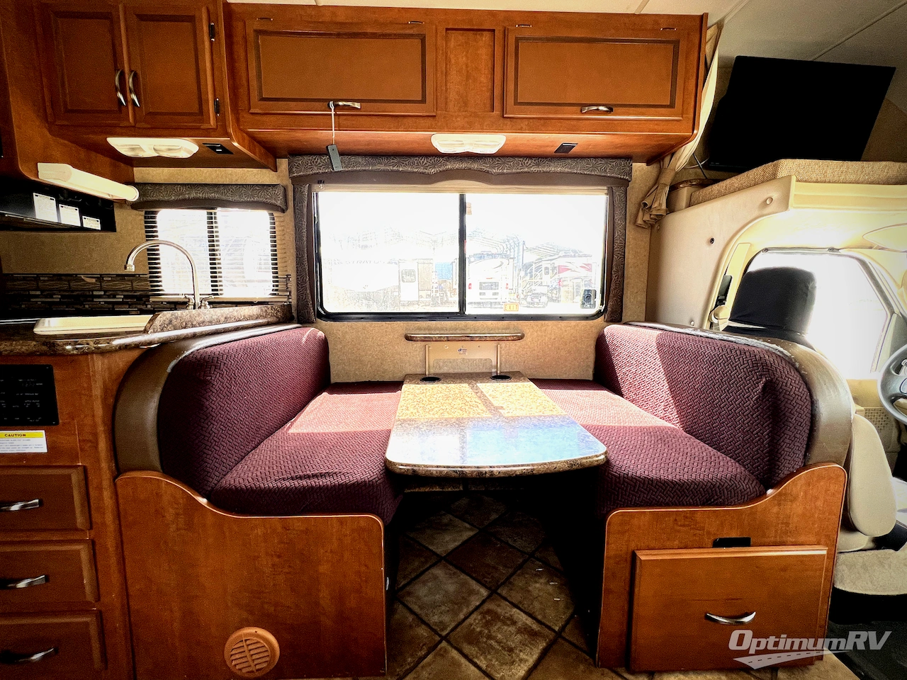 2014 Thor Chateau 26A Photo 9