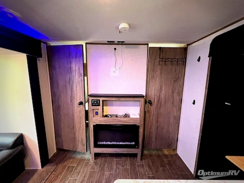 2022 Forest River Cherokee Alpha Wolf 26DBH-L RV Photo 3