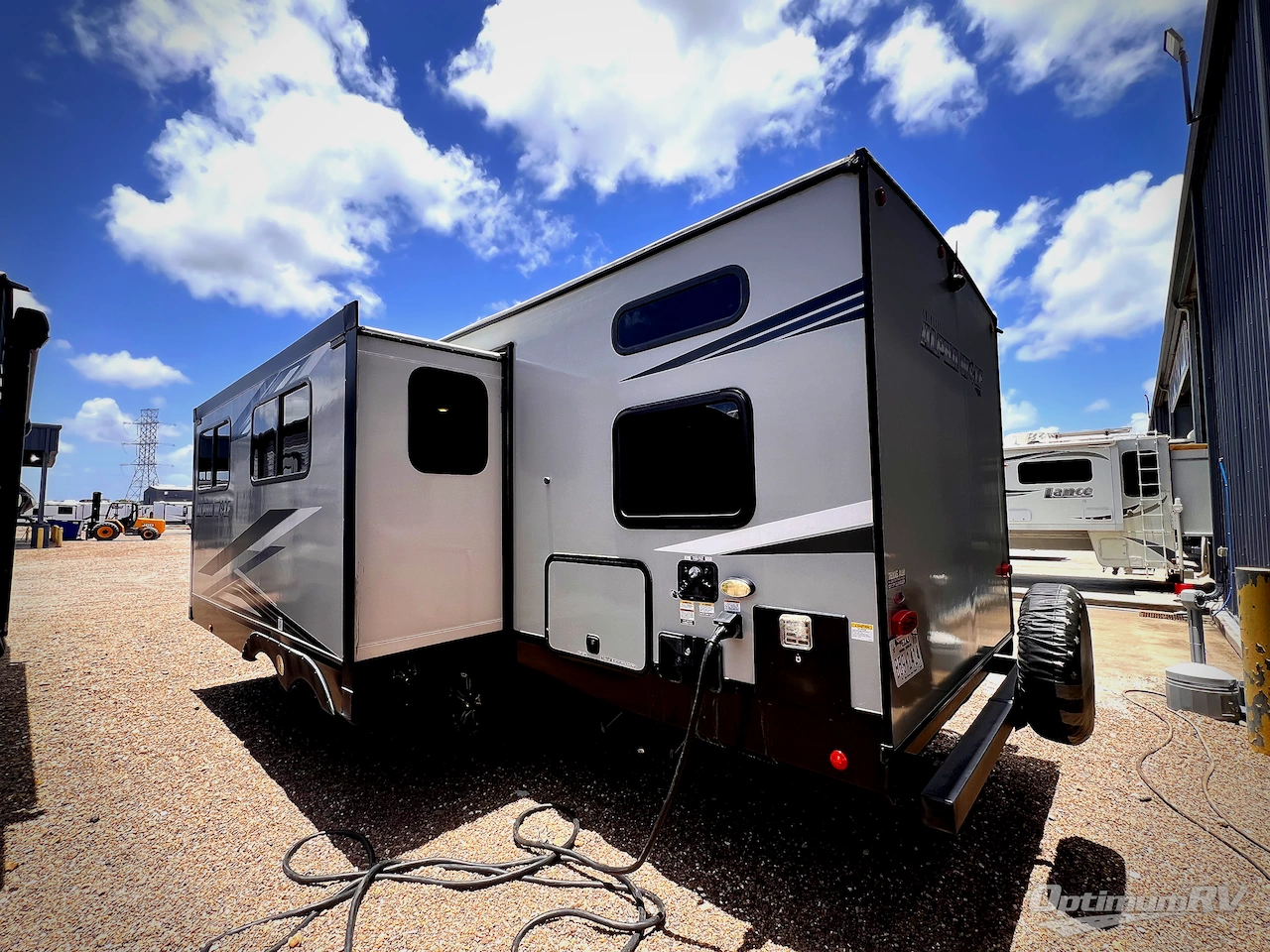 2022 Forest River Cherokee Alpha Wolf 26DBH-L Photo 3