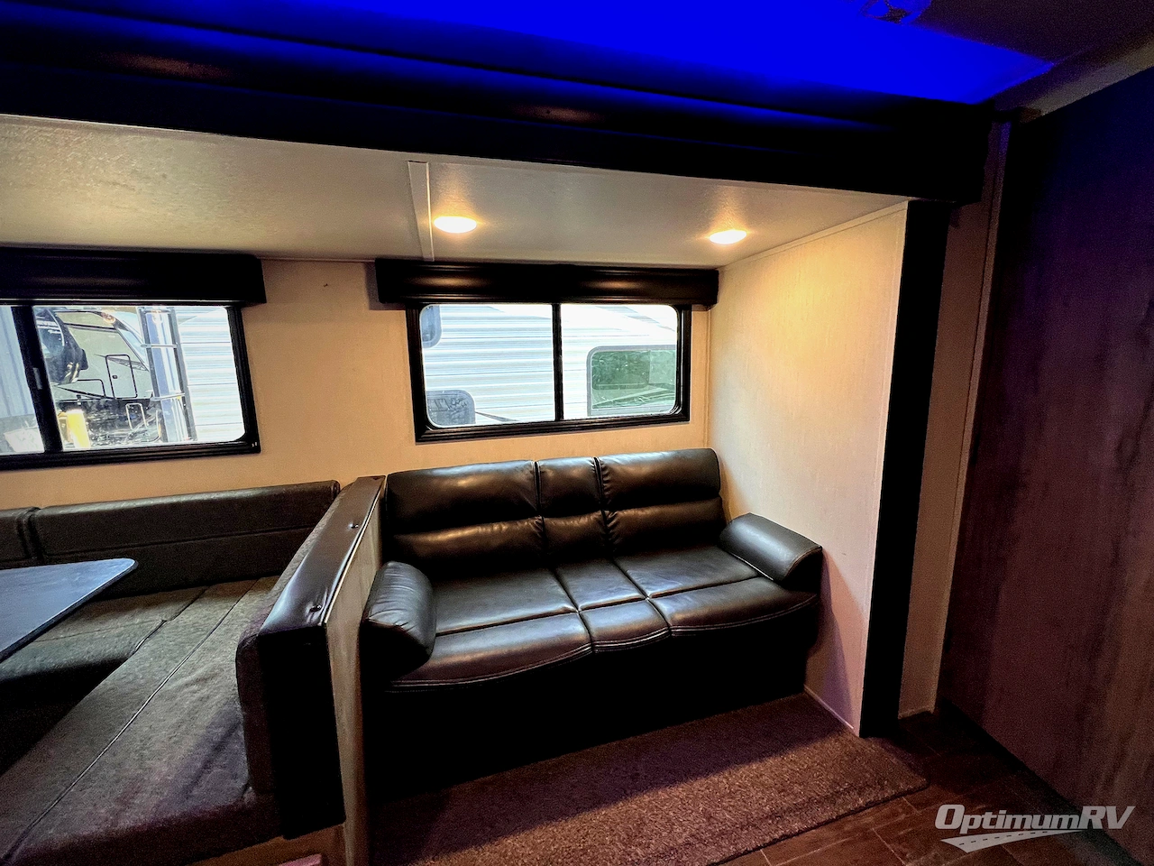 2022 Forest River Cherokee Alpha Wolf 26DBH-L Photo 10