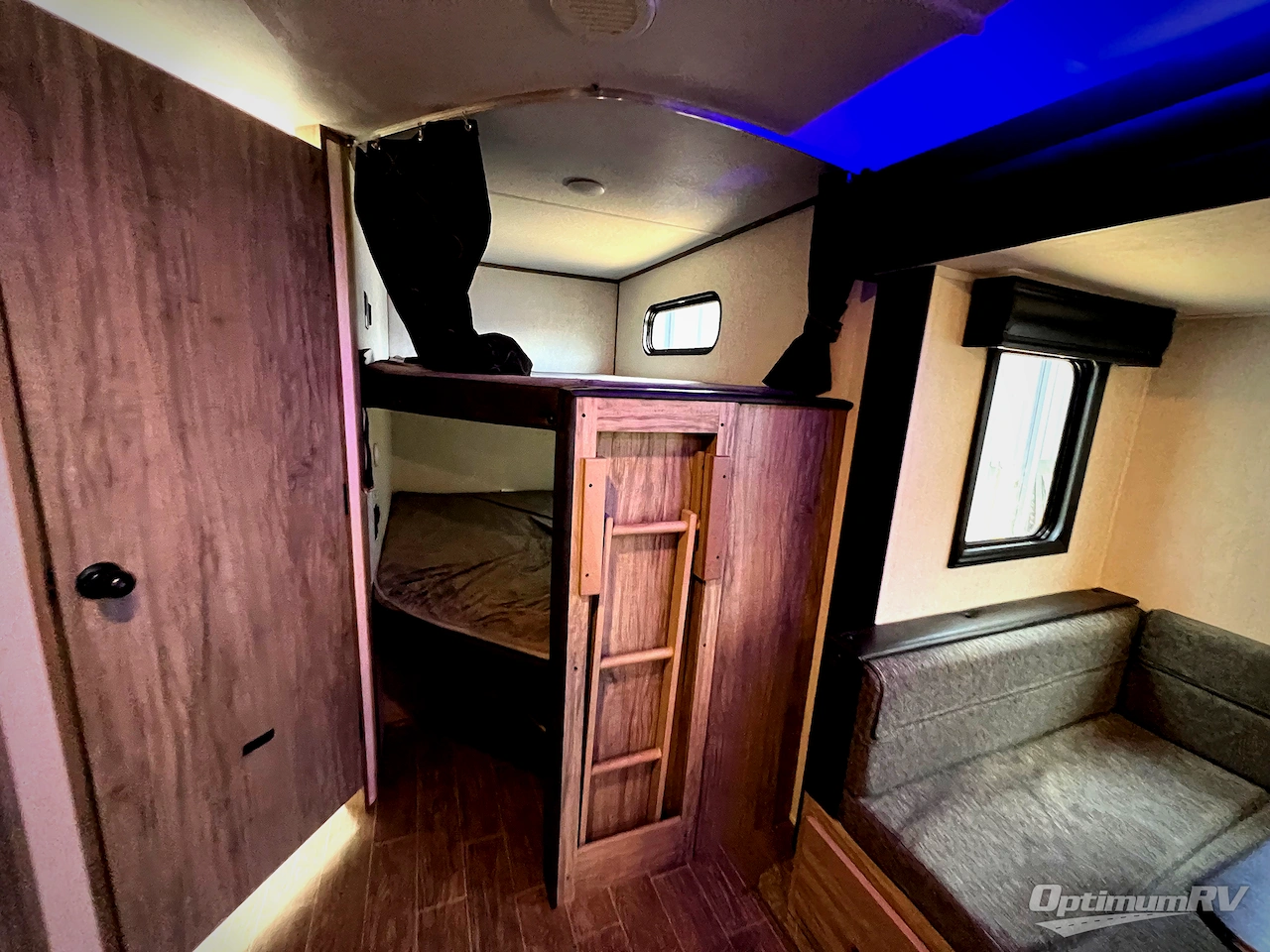 2022 Forest River Cherokee Alpha Wolf 26DBH-L Photo 13