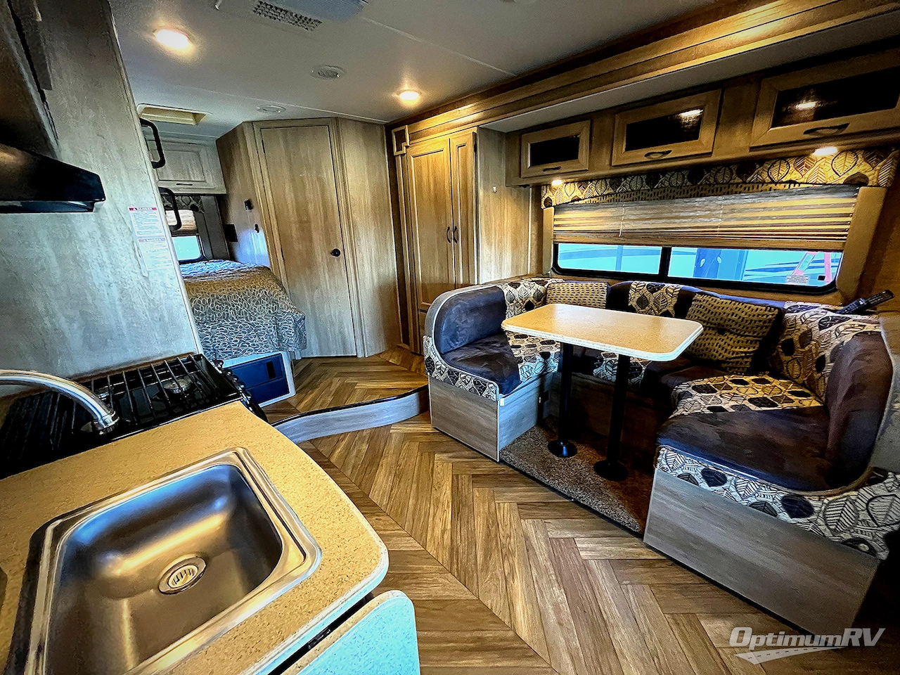 2016 Coachmen Freelander 21QB  Ford 350 Photo 6