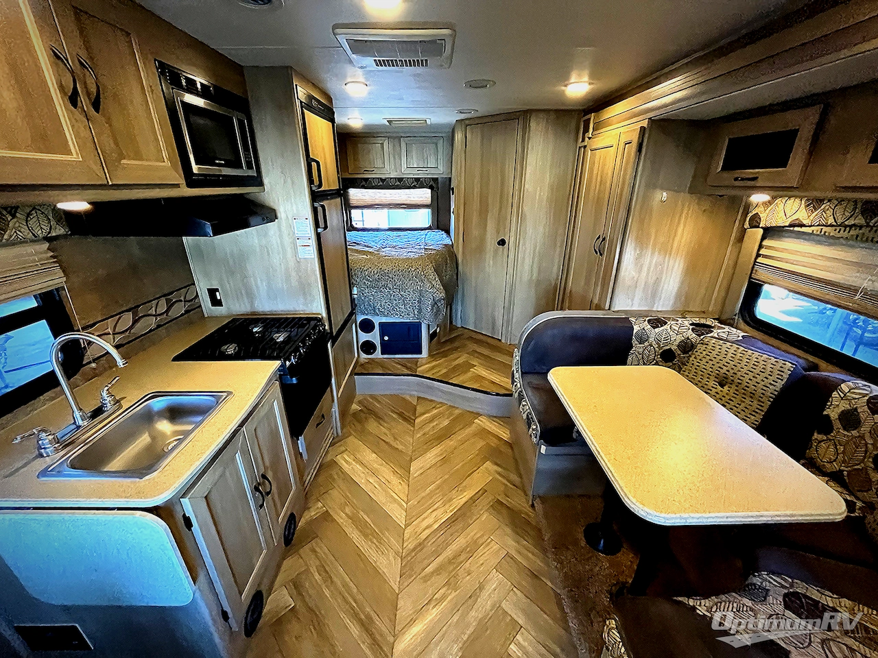 2016 Coachmen Freelander 21QB  Ford 350 Photo 7